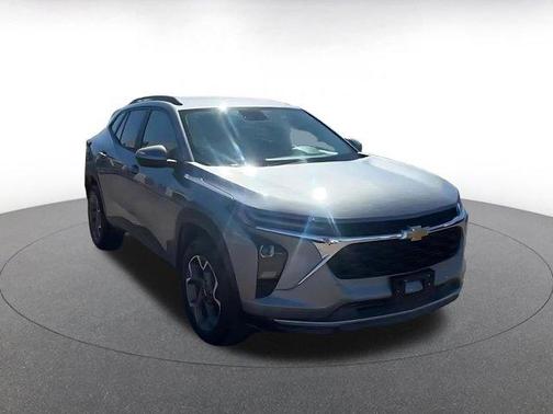 Sterling Gray Metallic 2025 Chevrolet Trax LT