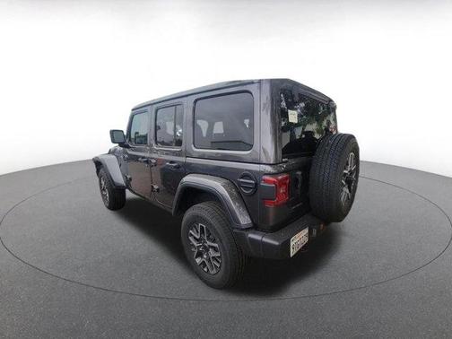 Granite Crystal Clearcoat Metallic 2025 Jeep Wrangler Sahara