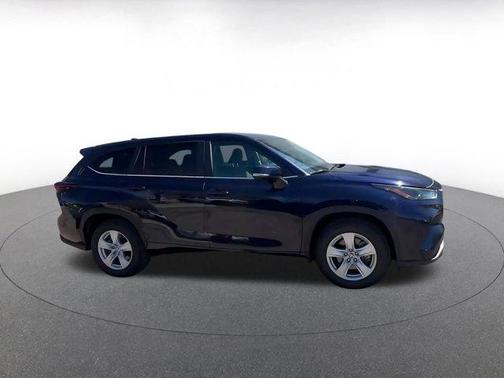 2025 Toyota Highlander LE