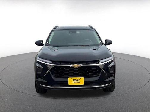 Mosaic Black Metallic 2025 Chevrolet Trax LT
