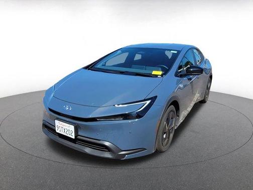 2025 Toyota Prius LE