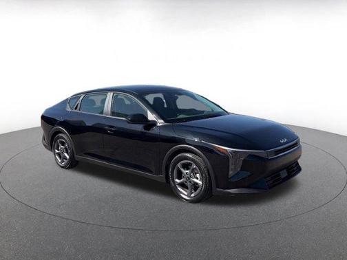 Aurora Black Pearl 2025 Kia K4