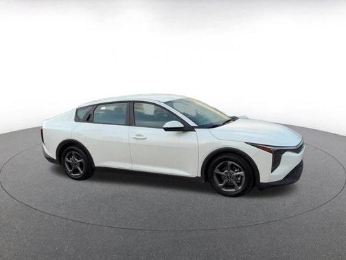 Snow White Pearl 2025 Kia K4