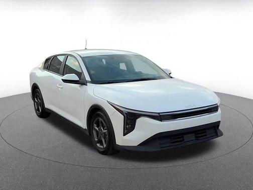 Snow White Pearl 2025 Kia K4
