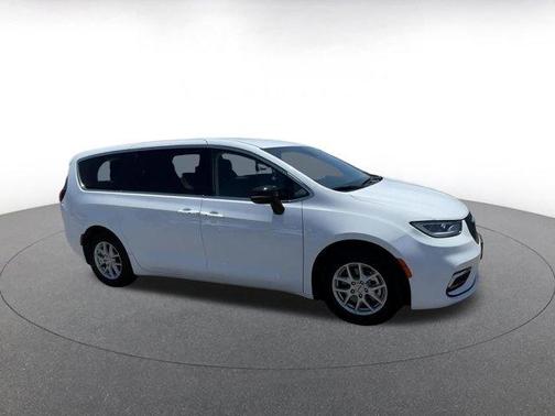 2024 Chrysler Pacifica Touring-L