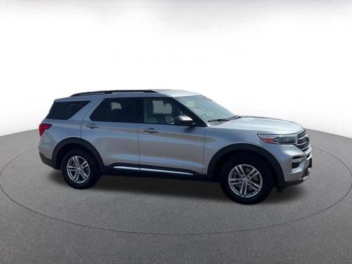 Iconic Silver Metallic 2023 Ford Explorer XLT