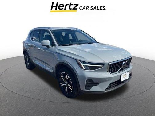 2024 Volvo XC40 CORE