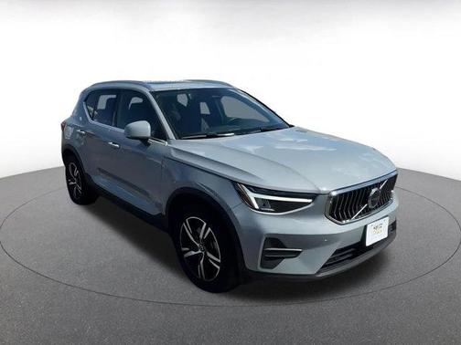 2024 Volvo XC40 CORE