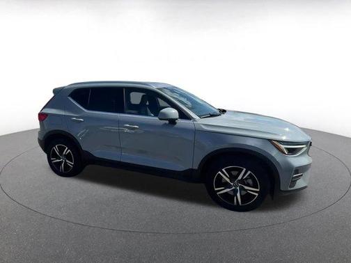 2024 Volvo XC40 CORE
