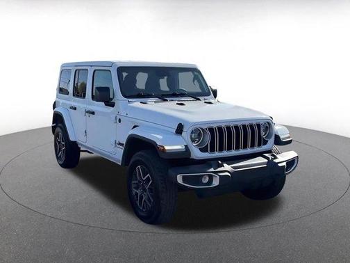 Bright White Clearcoat 2025 Jeep Wrangler Sahara