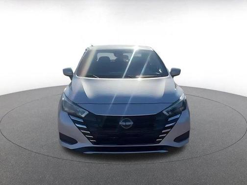 Brilliant Silver Metallic 2025 Nissan Versa 1.6 SV