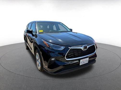 Black 2025 Toyota Highlander LE