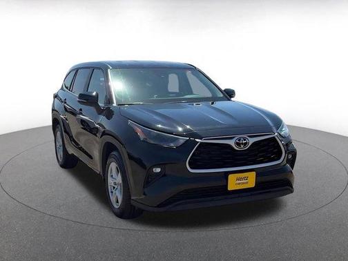 Black 2025 Toyota Highlander LE