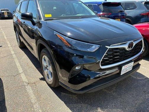 Black 2025 Toyota Highlander LE