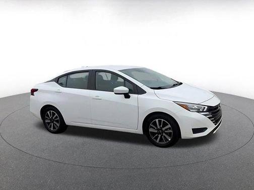 Aspen White 2025 Nissan Versa 1.6 SV