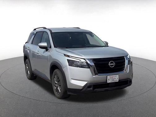 Brilliant Silver Metallic 2025 Nissan Pathfinder SV