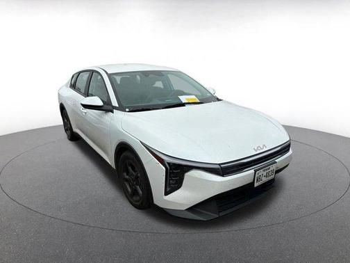 Snow White Pearl 2025 Kia K4