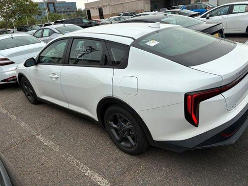 Snow White Pearl 2025 Kia K4