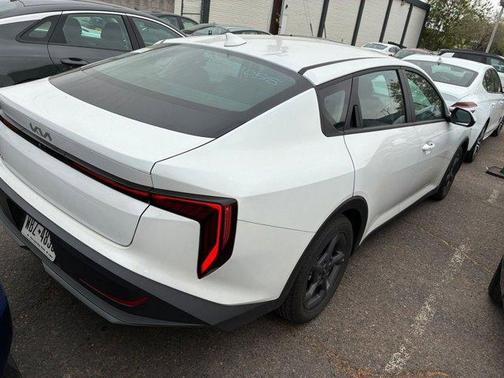 Snow White Pearl 2025 Kia K4