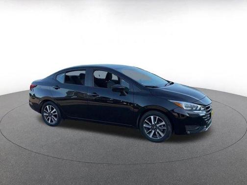 Super Black 2025 Nissan Versa 1.6 SV