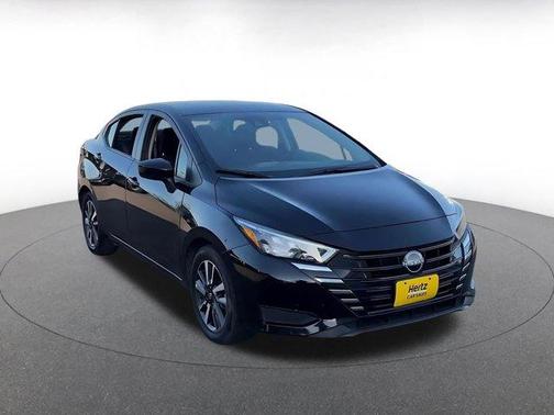 Super Black 2025 Nissan Versa 1.6 SV