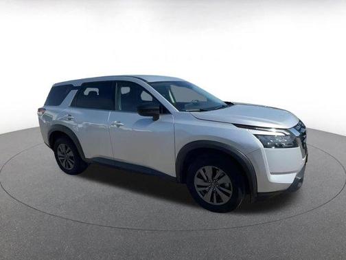 2024 Nissan Pathfinder S
