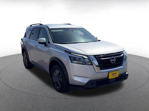 Brilliant Silver Metallic 2025 Nissan Pathfinder SV