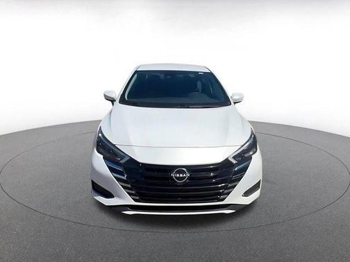 Aspen White 2025 Nissan Versa 1.6 SV