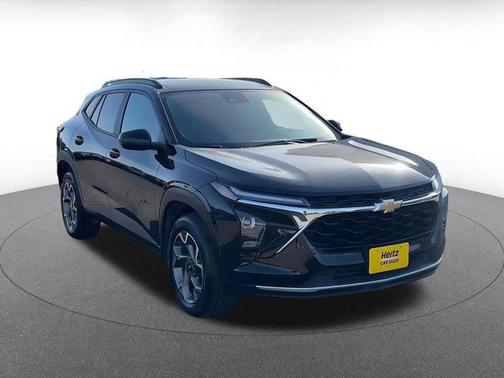 Mosaic Black Metallic 2025 Chevrolet Trax LT