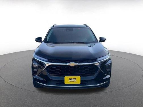 Mosaic Black Metallic 2025 Chevrolet Trax LT