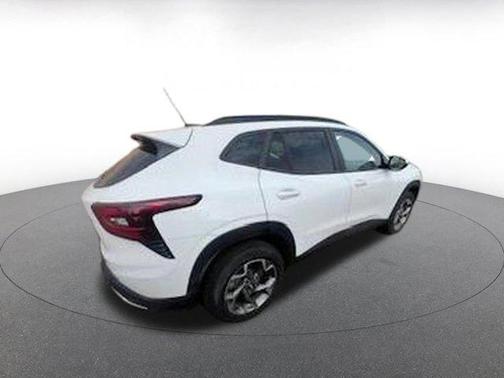 Summit White 2025 Chevrolet Trax LT