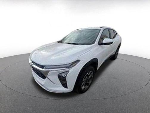 Summit White 2025 Chevrolet Trax LT