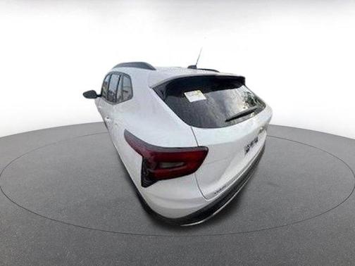 Summit White 2025 Chevrolet Trax LT