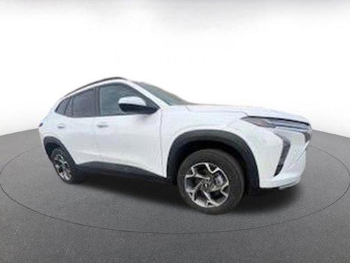 Summit White 2025 Chevrolet Trax LT