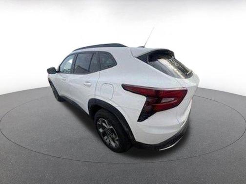 Summit White 2025 Chevrolet Trax LT