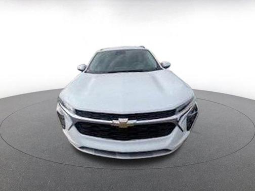 Summit White 2025 Chevrolet Trax LT