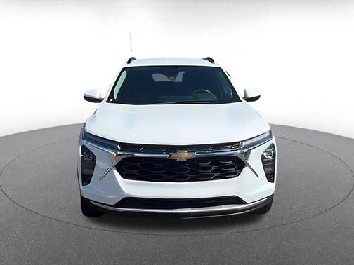 Summit White 2025 Chevrolet Trax LT