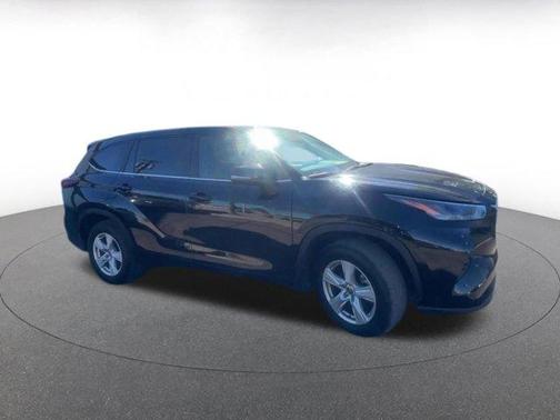 Black 2025 Toyota Highlander LE