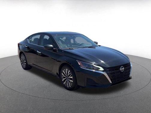 Super Black 2025 Nissan Altima SV