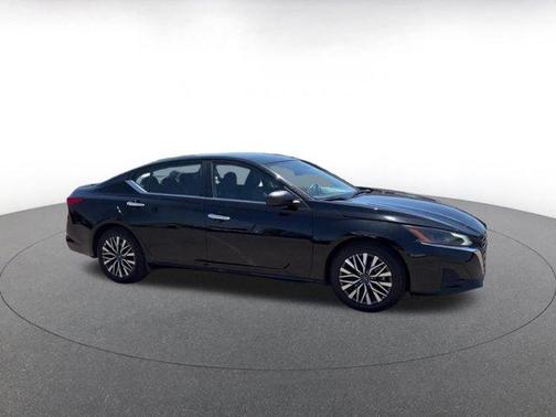 Super Black 2025 Nissan Altima SV