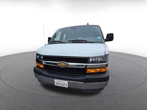 2025 Chevrolet Express 3500 LT