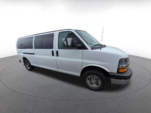 2025 Chevrolet Express 3500 LT