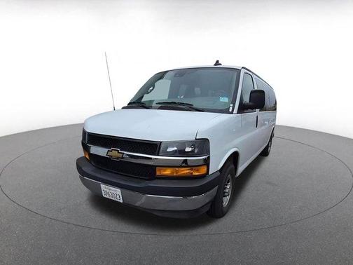 2025 Chevrolet Express 3500 LT