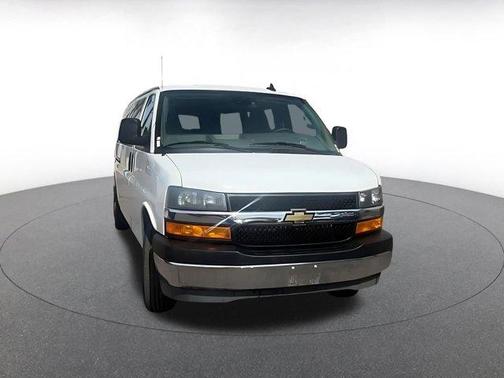 2025 Chevrolet Express 3500 LT
