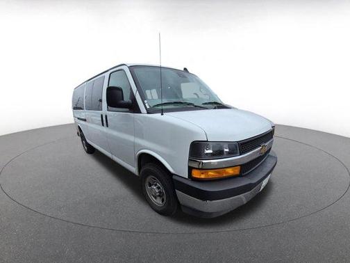 2025 Chevrolet Express 3500 LT