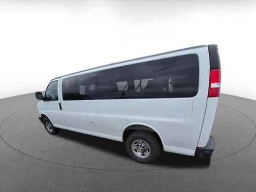 2025 Chevrolet Express 3500 LT