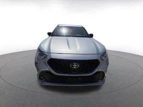 Silver 2024 Toyota Highlander XSE