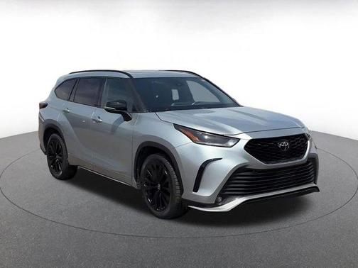 Silver 2024 Toyota Highlander XSE