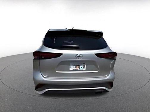 Silver 2024 Toyota Highlander XSE