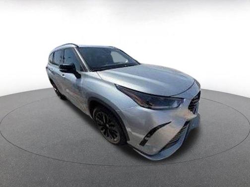 Silver 2024 Toyota Highlander XSE